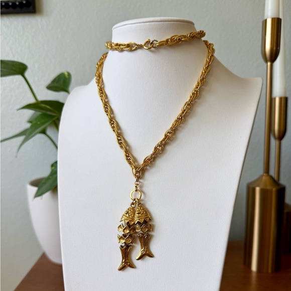 Vintage Goldtone Articulated Double Fish Pendant Necklace 90’s Art Deco Style - Picture 4 of 14